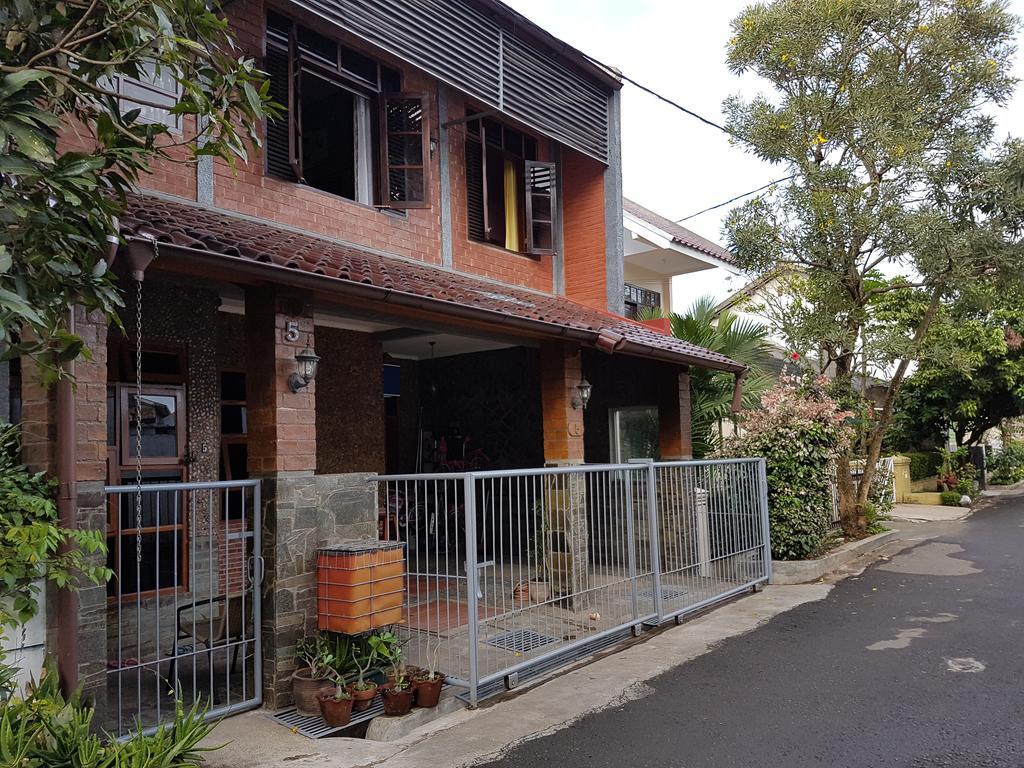 The Brick House Apartment Bandung Exterior photo